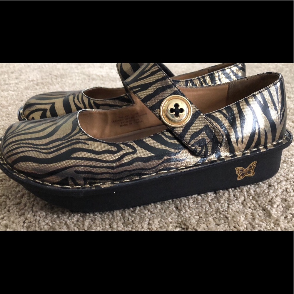 Alegria size 9 gold zebra print.